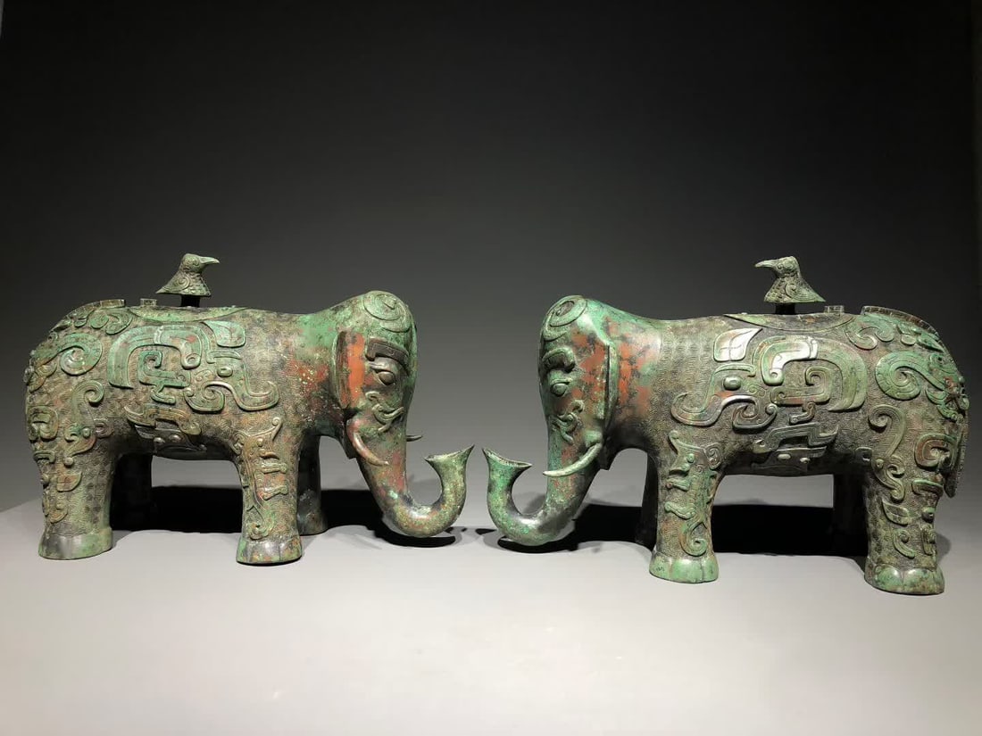 A prismatic tea jar made of Zang Liuju with Renshan carved tin tire Bogu poetry text (1 of 7)