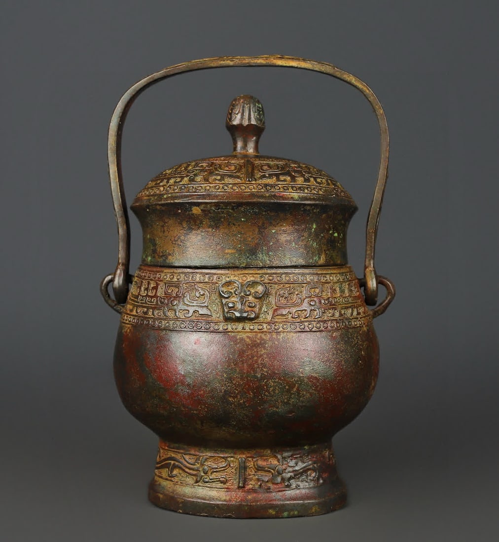 A piece of Western Zhou bronze one-footed worker's beam: Western Zhou bronze one-footed worker lifting beam SIZE: W:1750g L:16.5cm H:25cm (The Dimensions Of All Batches Are Manually Measured.If You Need More Detailed Information, Please Contact Our Customer