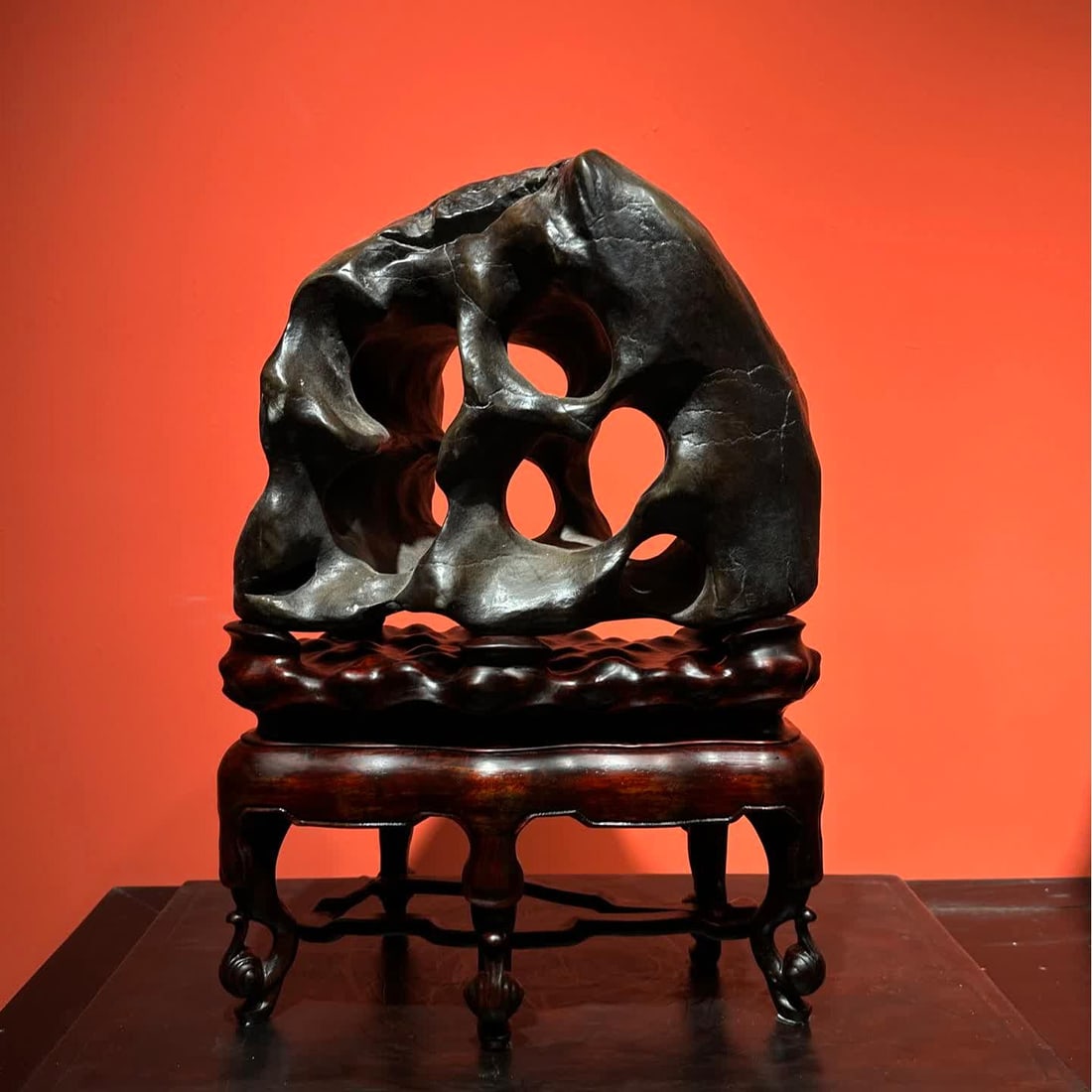 A piece of Taihu Lake stone Wenfang Shanzi in the Qing Dynasty: Qing Dynasty Taihu Lake Shiwenfang Shanzi SIZE: H:52cm W:36cm T:20cm (The Dimensions Of All Batches Are Manually Measured.If You Need More Detailed Information, Please Contact Our Customer