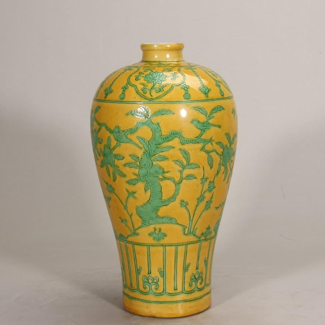 A Ming Dynasty Wanli yellow ground green flower and bird pattern plum bottle (1 of 10)