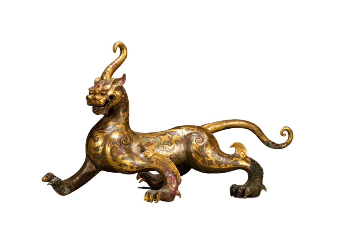 A Qing Dynasty copper beast: Qing Dynasty copper beast beast SIZE: L:39cm W:17cm H:25cm W:2430g (The Dimensions Of All Batches Are Manually Measured.If You Need More Detailed Information, Please Contact Our Customer