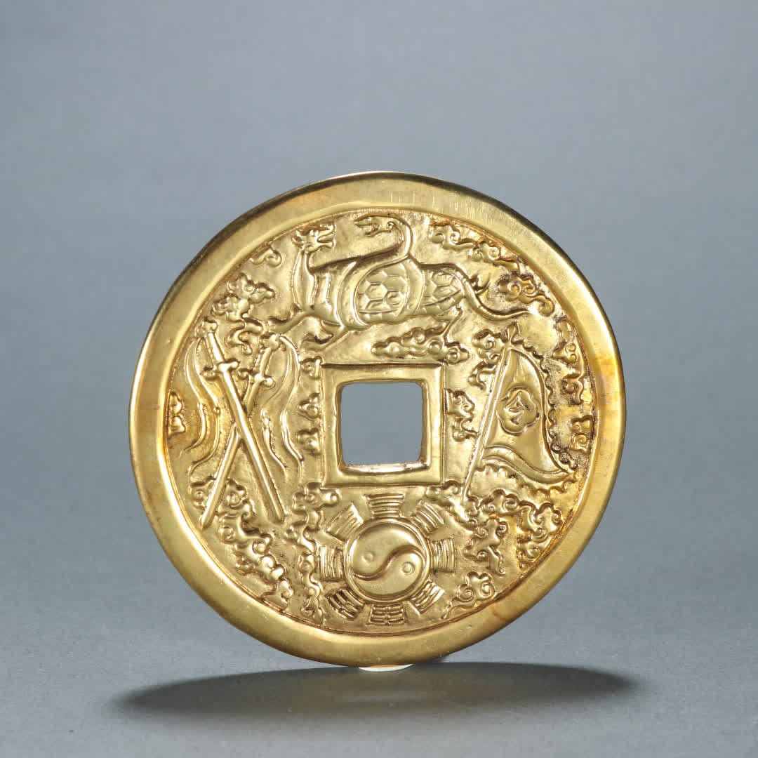 A copper-gilt treasure coin: Copper gilt is the treasure of the town SIZE: D:9.1cm W:180.6g (The Dimensions Of All Batches Are Manually Measured.If You Need More Detailed Information, Please Contact Our Customer Service