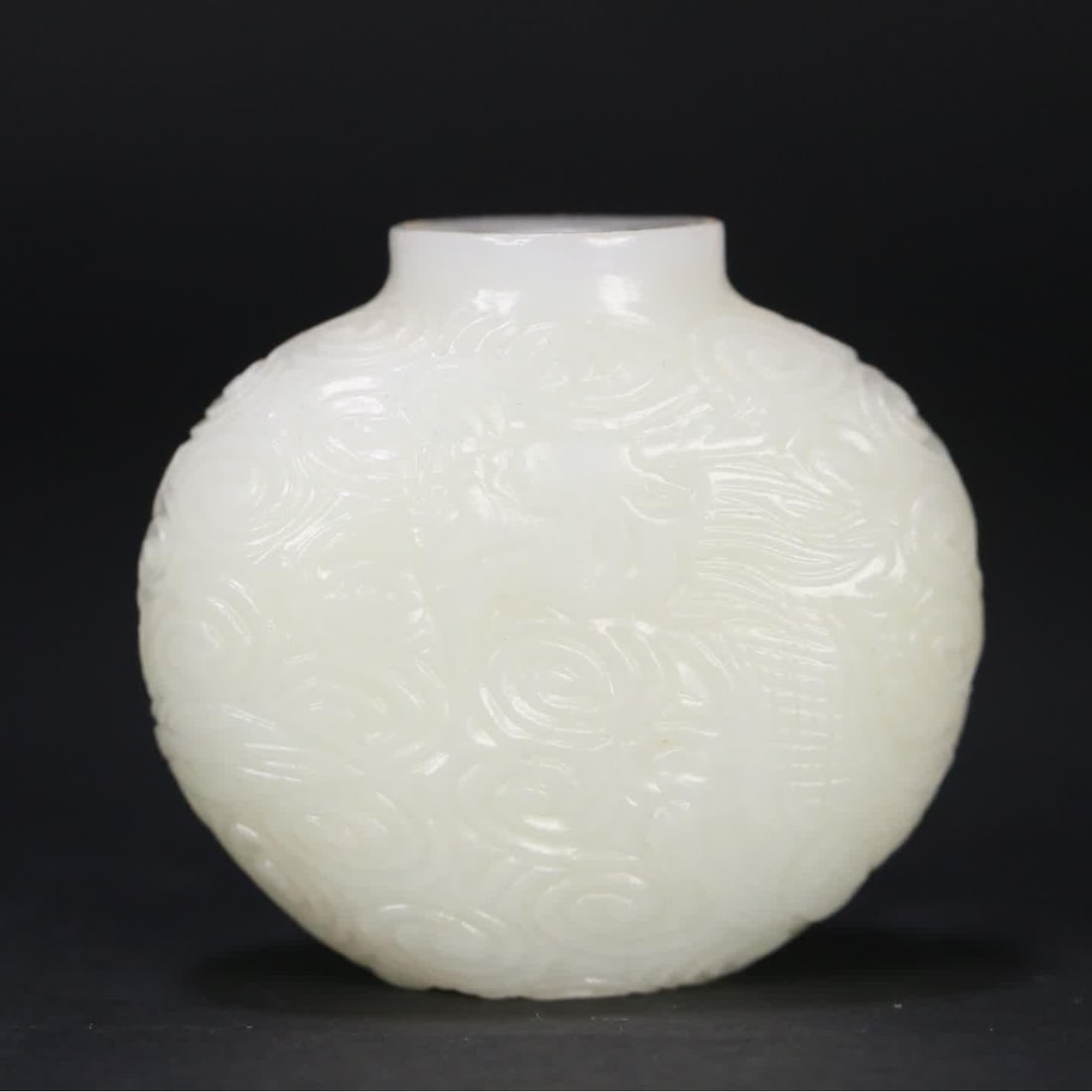 A Qing Dynasty Hetian jade dragon pattern snuff bottle (1 of 9)