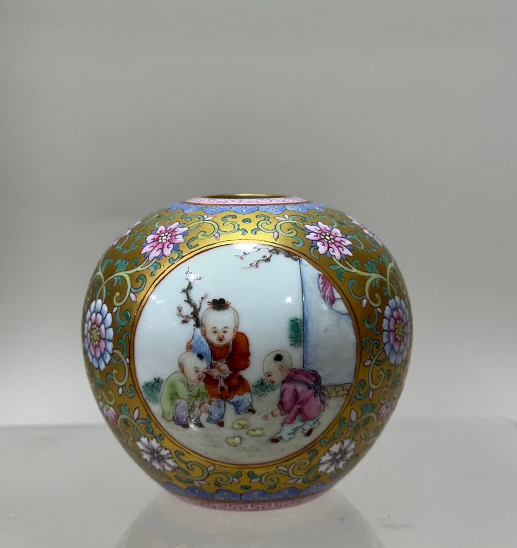 A Hong Xian year pastel gold-painted baby detailing water jug: Hong Xian year system pastel gold-painted baby detailed picture water jug SIZE: H: 7.5cm MouthD: 2.4cm Belly diameter 8.5cm Bottom 4.1cm (The Dimensions Of All Batches Are Manually Measured.If