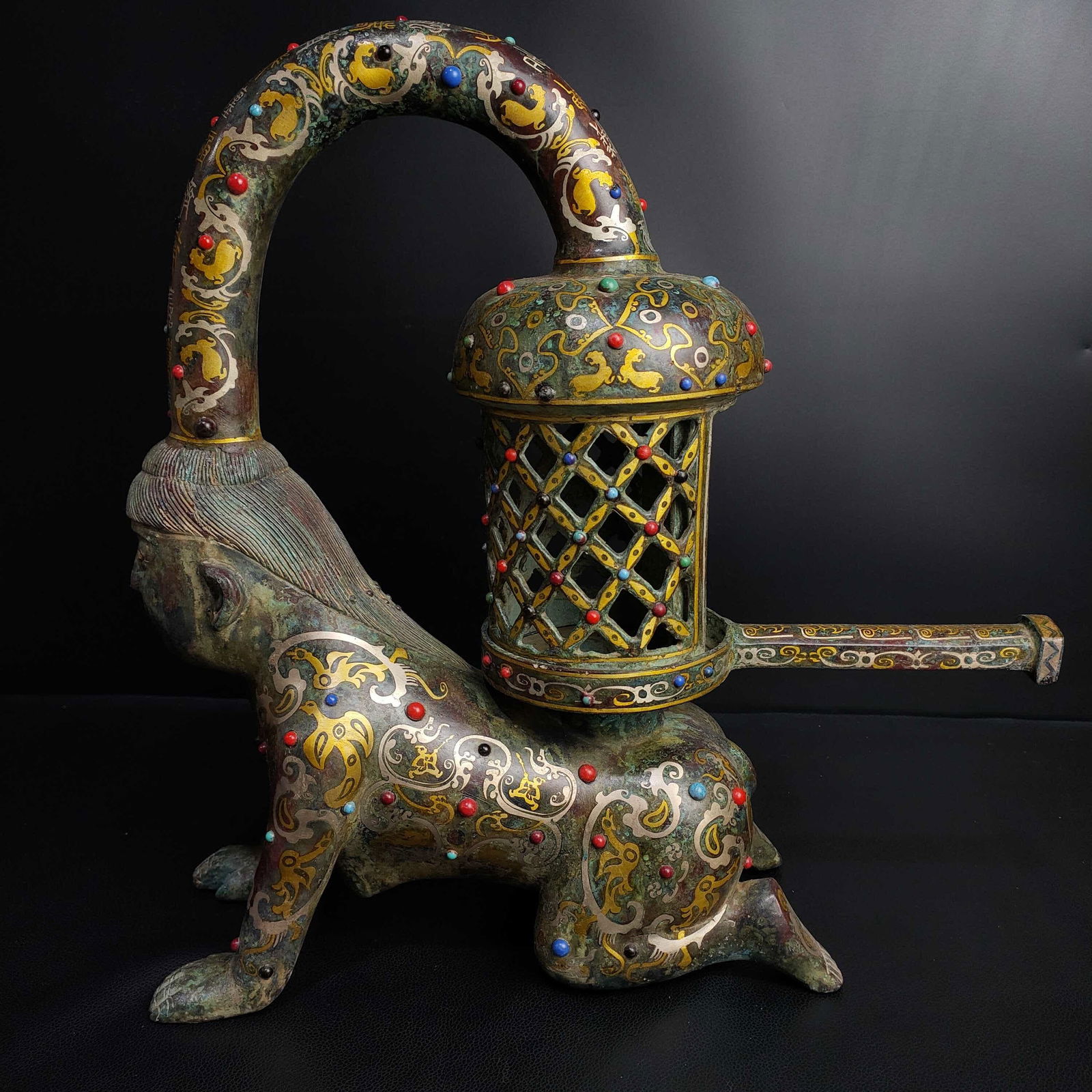 A Warring States bronze Cuo Jin Cuo silver inlaid turquoise human lamp: Warring States Bronze Cuo Jin Cuo Silver Inlaid Turquoise Human Lamp SIZE: H:42cm W:42cm W:7kg (The Dimensions Of All Batches Are Manually Measured.If You Need More Detailed Information, Please