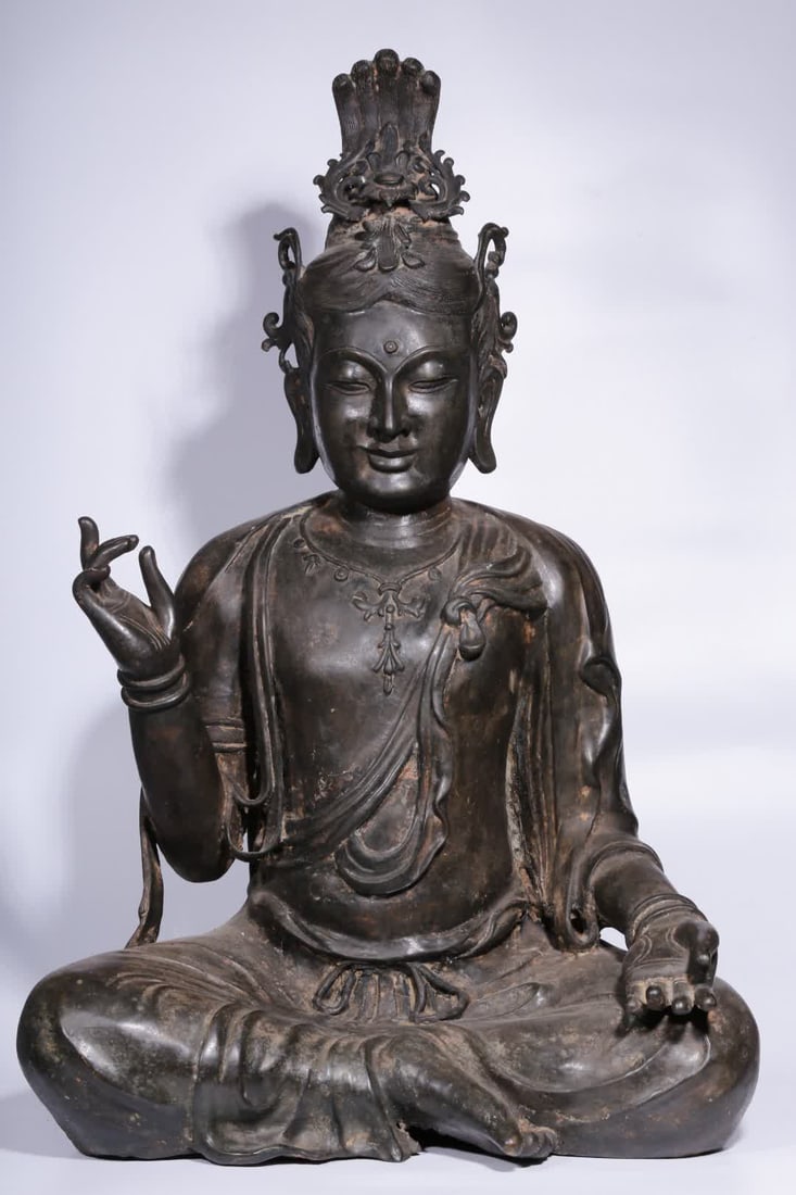 A seated statue of Guanyin in the Southern Transmission (1 of 16)
