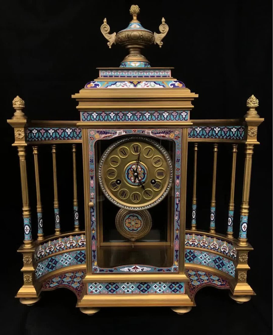A European-style pavilion Western cloisonné ancient clock (1 of 8)