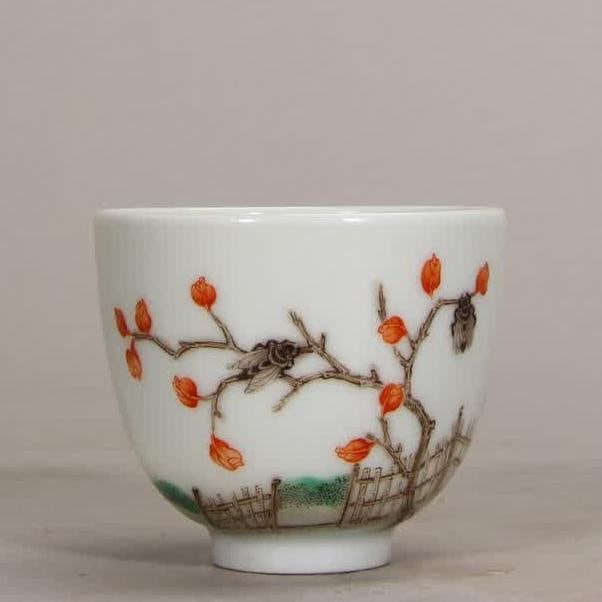 A small cup with Qing Dynasty Daoguang pastel flower insect pattern: Qing Dynasty Daoguang pastel flower insect pattern small cup SIZE: H:4.8cm MouthD:5.6cm (The Dimensions Of All Batches Are Manually Measured.If You Need More Detailed Information, Please Contact