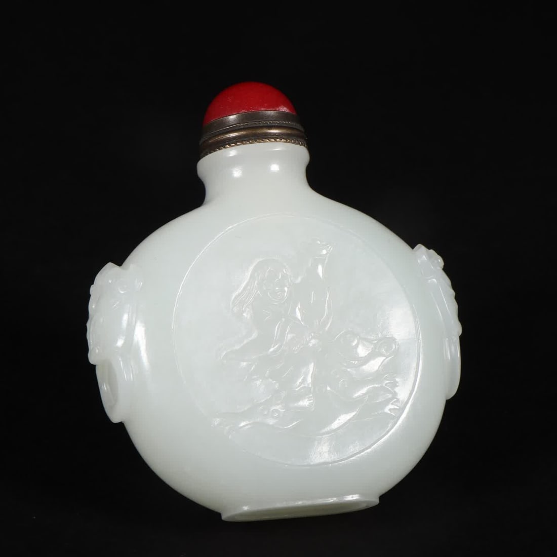 A piece of Qing Dynasty Hetian jade seed material bangs play golden toad double lion ear snuff: Qing Dynasty Hetian jade seed material bangs play golden toad double lion ear snuff bottle SIZE: L:5.5cm W:1.6cm H:6.3cm W:65g (The Dimensions Of All Batches Are Manually Measured.If You Need