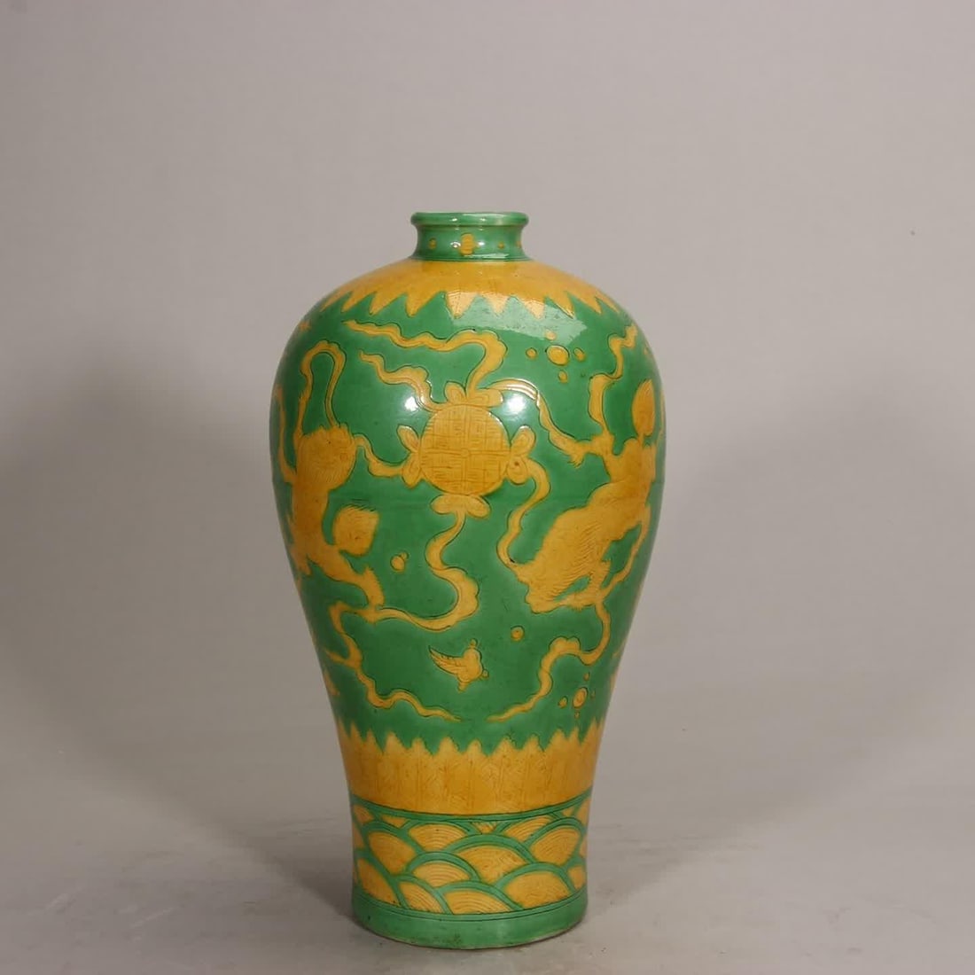 A Ming Dynasty Wanli green yellow color plum bottle: Ming Dynasty Wanli green yellow color everything is good plum bottle SIZE: H:27.1cm (The Dimensions Of All Batches Are Manually Measured.If You Need More Detailed Information, Please Contact Our