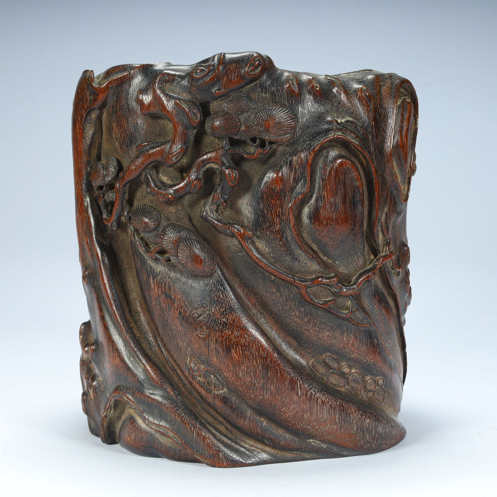 Qing Dynasty rosewood carving "pine branch pen holder": Qing Dynasty rosewood carving "pine branch pen holder" SIZE: Height 16.5cm Length 15.5cm Width 14.5cm Weight 1573g (The Dimensions Of All Batches Are Manually Measured.If You Need More Detailed