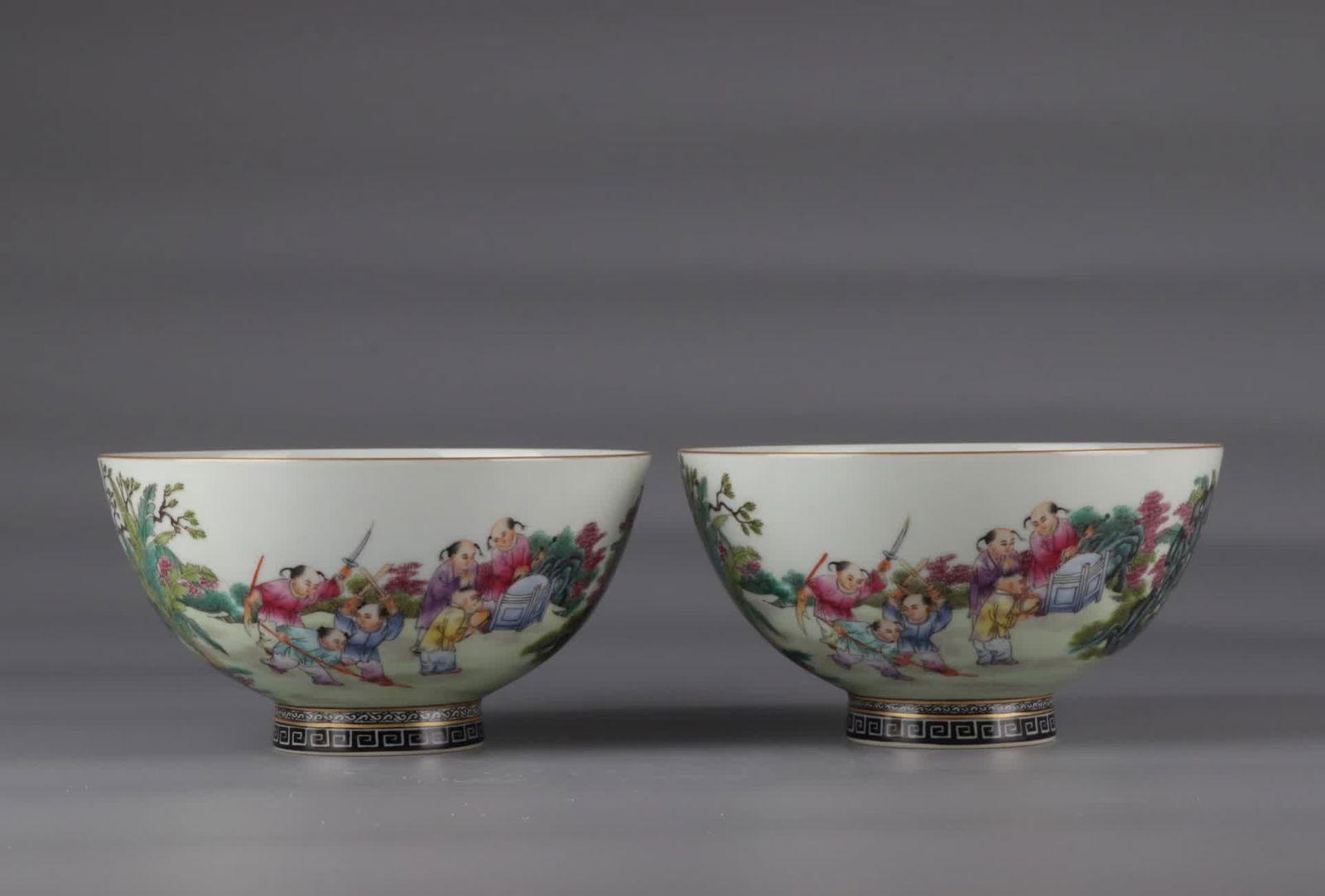 A pair of Qing Qianlong pastel gold-painted baby play picture chicken heart bowls (1 of 9)