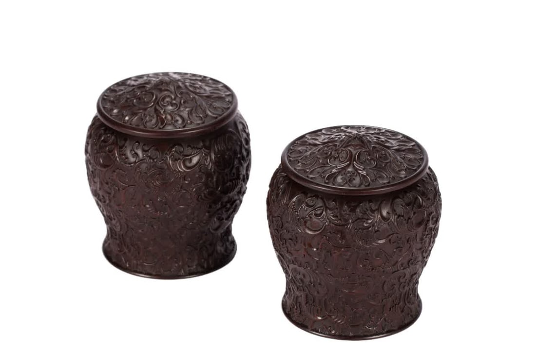 A pair of Qing Dynasty rosewood jars: A pair of rosewood jars in the Qing Dynasty SIZE: L:8.5cm W:8.5cm H:10.5cm W:600g (The Dimensions Of All Batches Are Manually Measured.If You Need More Detailed Information, Please Contact Our Custome