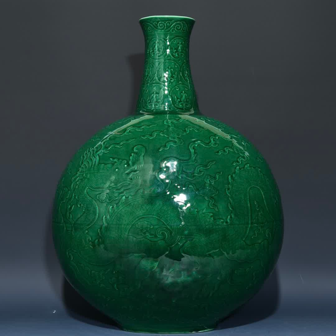 A Ming Yongle green glaze carved dragon pattern flat bottle (1 of 9)