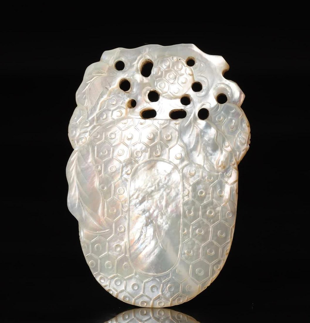 A Qing Dynasty snail carved lychee full of Chinese fasting plaque (1 of 9)