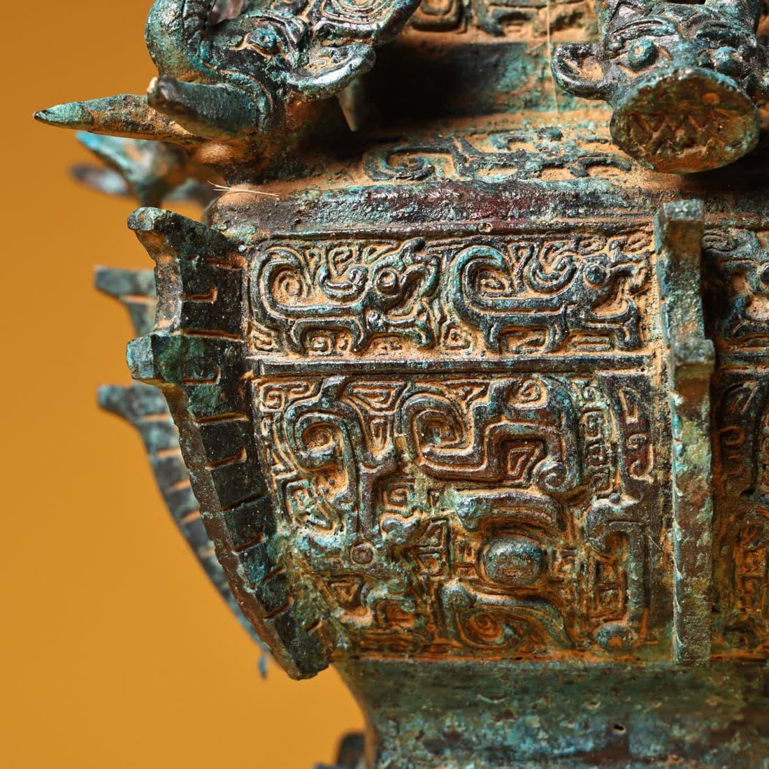 A bronze square tripod - 11