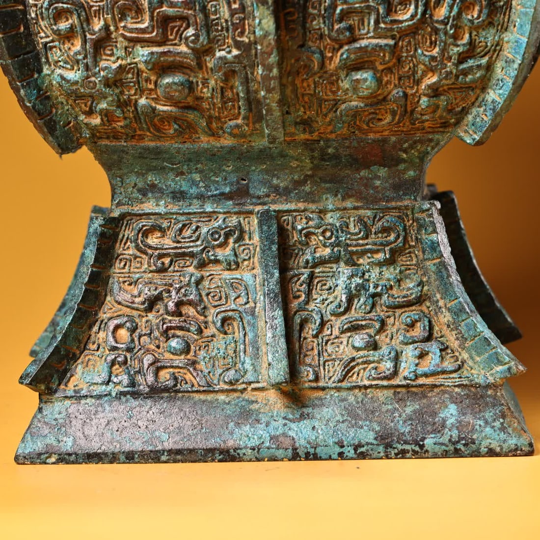A bronze square tripod - 5