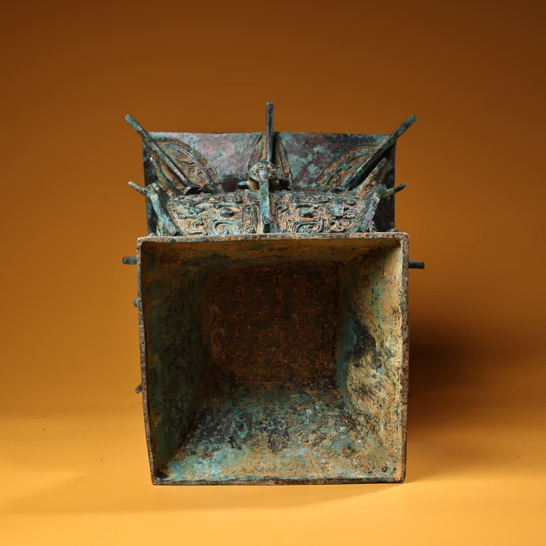 A bronze square tripod - 8