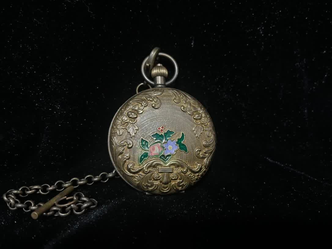 A deer safety double-open pocket watch: A deer is safe and double open pocket watch SIZE: D: 55mm (The Dimensions Of All Batches Are Manually Measured.If You Need More Detailed Information, Please Contact Our Customer Service Before Bidding