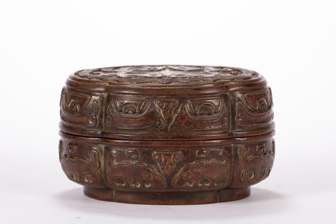 A Qing Dynasty agarwood box - 9