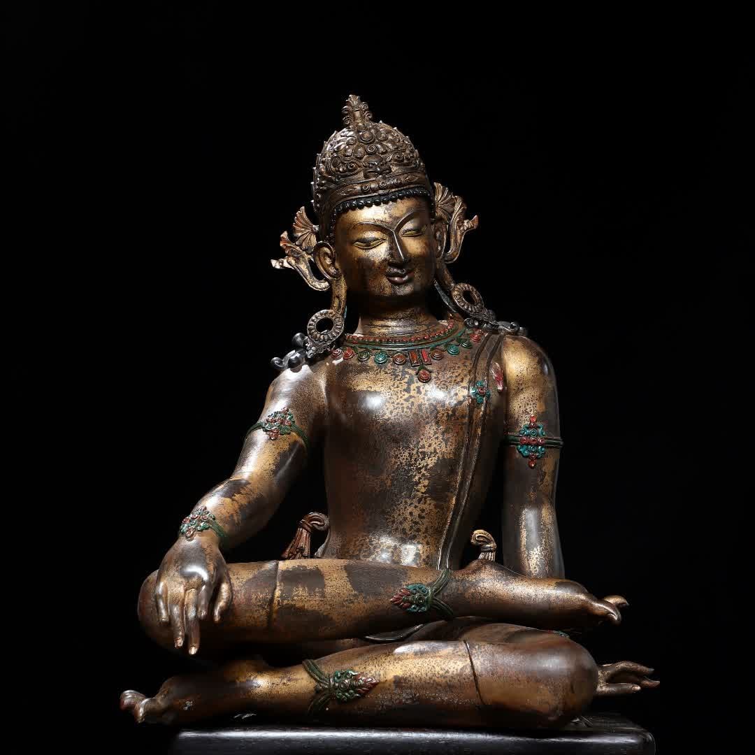 A bronze gilt statue of Tara: Statue of Tara in copper gilts SIZE: H:60cm W:55cm T:40cm W:18.8kg (The Dimensions Of All Batches Are Manually Measured.If You Need More Detailed Information, Please Contact Our Customer