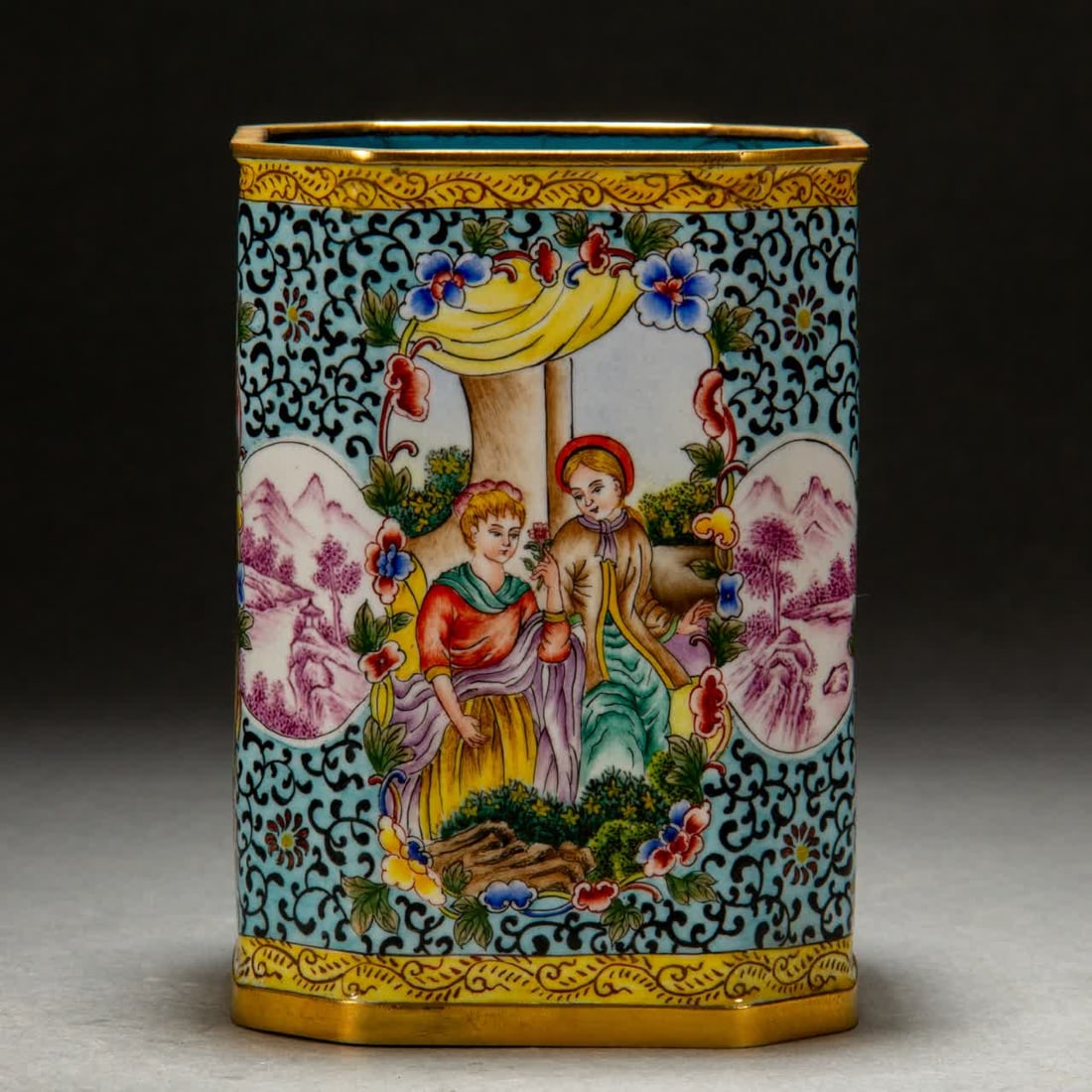 A Qing Dynasty painting enamel pen holder: Qing Dynasty painting enamel pen holder SIZE: L:10cm W:10cm H:13cm W:600g (The Dimensions Of All Batches Are Manually Measured.If You Need More Detailed Information, Please Contact Our