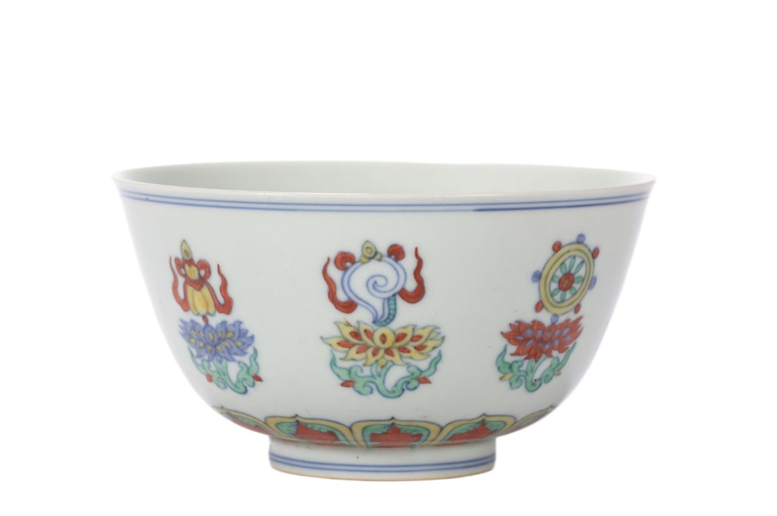 A Qing Dynasty pastel eight treasure bowl: Qing Dynasty pastel eight treasure bowl SIZE: L:16.5cm W:16.5cm H:9cm W:320g (The Dimensions Of All Batches Are Manually Measured.If You Need More Detailed Information, Please Contact Our