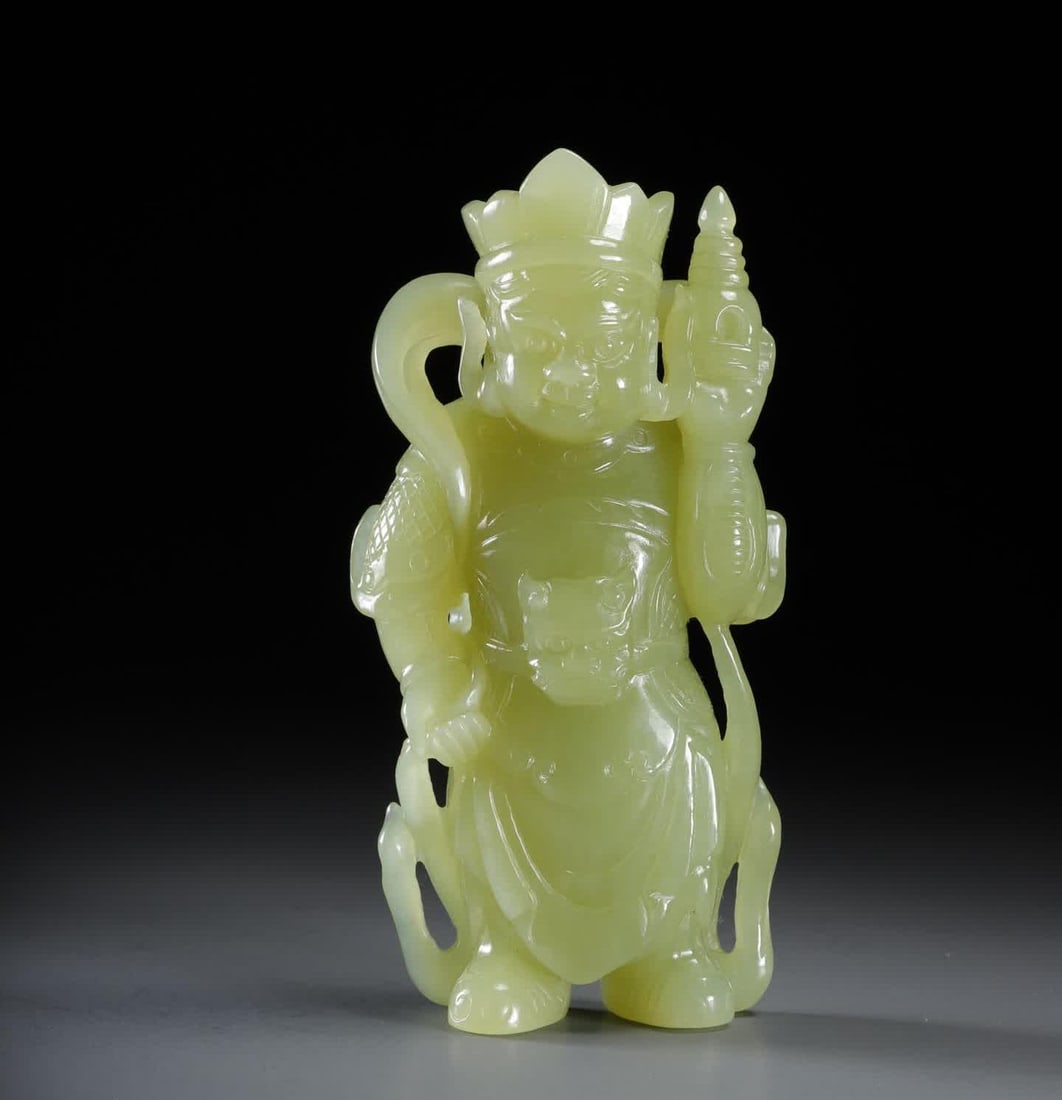 A statue of the King of Hetian Topaz in the Qing Dynasty: Qing Dynasty Hetian topaz king statue SIZE: 9.2x4.5x2.5cm W:121.6g (The Dimensions Of All Batches Are Manually Measured.If You Need More Detailed Information, Please Contact Our Customer Service