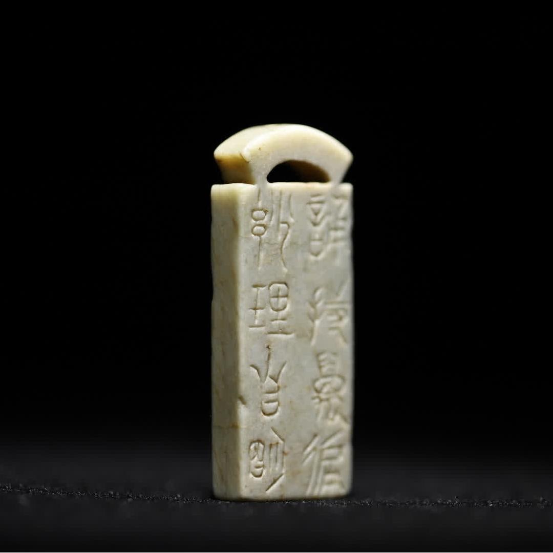 A piece of ancient jade engraving plaque: Ancient jade engraving plaque SIZE: 5.4x2.2x0.7cm W:21.8g (The Dimensions Of All Batches Are Manually Measured.If You Need More Detailed Information, Please Contact Our Customer Service Before