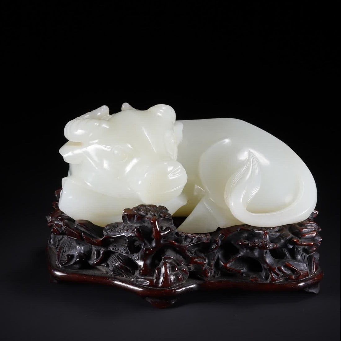 A Qing Dynasty Hetian jade reclining cow ornament: Qing Dynasty Hetian jade lying cow ornament SIZE: 12.7x9.2x5.8cm W:835.5g (The Dimensions Of All Batches Are Manually Measured.If You Need More Detailed Information, Please Contact Our Customer