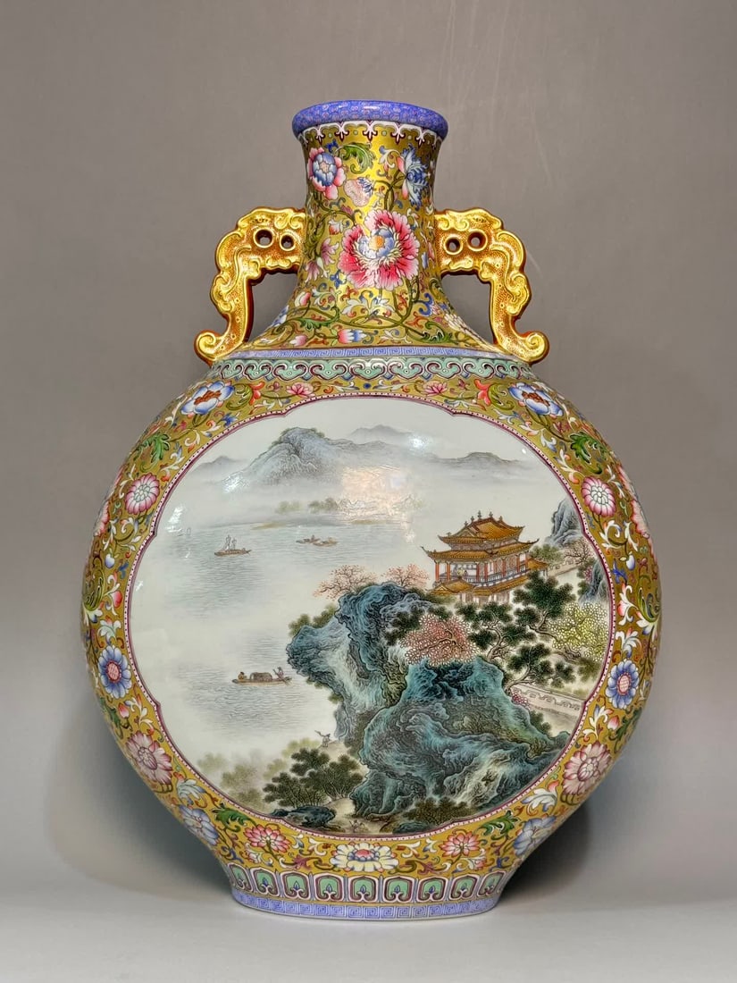 A piece of Qing Dynasty Qianlong year Dou Jing echo pattern edge gold ground flower head entwined: Qing Dynasty Qianlong year system Dou Jing echo pattern edge gold ground flower head intertwined lotus pattern two-sided heavy industry landscape pavilion window alum red gold painted double ears