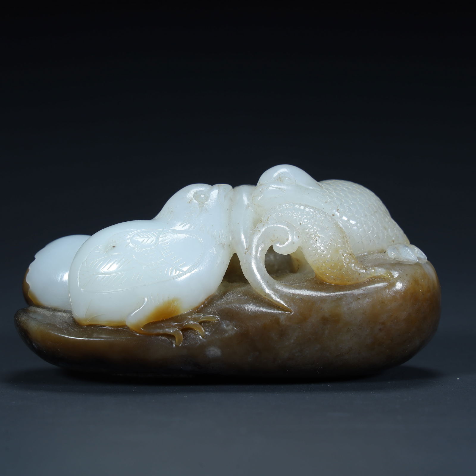 Qing Dynasty Hetian jade pretty color carving "living and working in peace and contentment" ornament (1 of 9)