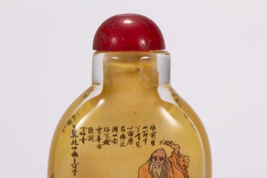 A Qing Dynasty material snuff bottle - 2