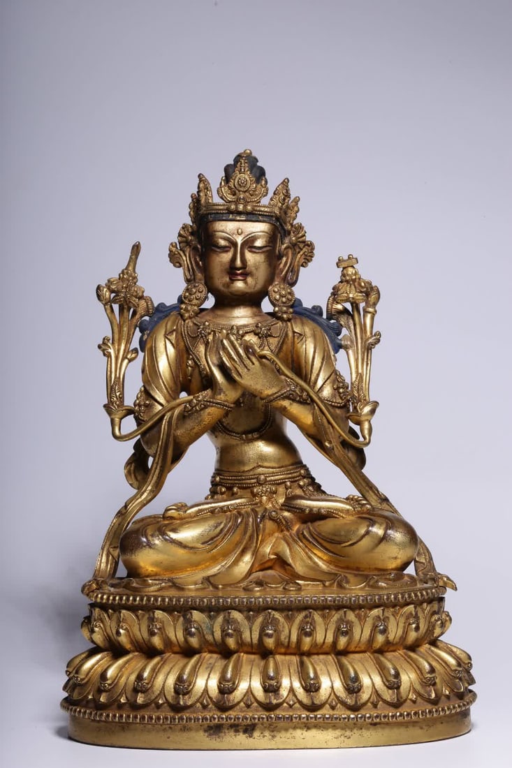 A seated statue of Manjushri Bodhisattva in bronze gilt in the Qing Dynasty: Qing Dynasty copper gilt Manjushri Bodhisattva seated statue SIZE: H:23cm L:16cm W:10.5cm W:2004g (The Dimensions Of All Batches Are Manually Measured.If You Need More Detailed Information,