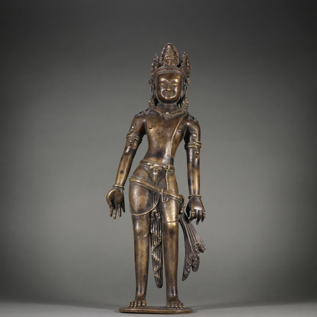 A statue of Guanyin with a bronze tire lotus hand: Statue of Guanyin with a bronze tire lotus hand SIZE: H:48cm W:17.5cm W:5080g (The Dimensions Of All Batches Are Manually Measured.If You Need More Detailed Information, Please Contact Our
