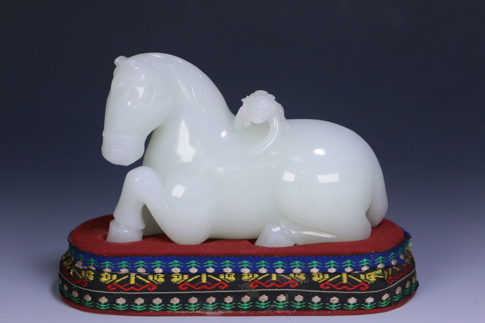 A Qing Dynasty Hetian white jade "immediately made a marquis" ornament: Qing Dynasty Hetian white jade "immediately made a marquis" ornament SIZE: 11.7x4.7x7.8cm W: 501.5g (The Dimensions Of All Batches Are Manually Measured.If You Need More Detailed Information,