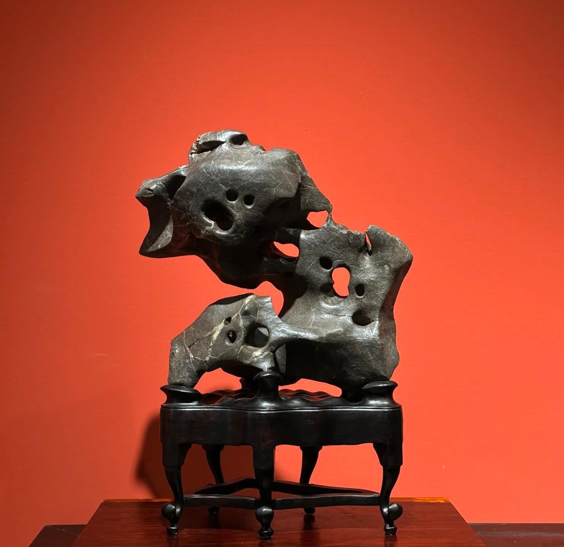 A piece of Taihu Lake stone Wenfang Shanzi in the Qing Dynasty: Qing Dynasty Taihu Lake Shiwenfang Shanzi SIZE: H:52cm W:37cm T:20cm (The Dimensions Of All Batches Are Manually Measured.If You Need More Detailed Information, Please Contact Our Customer