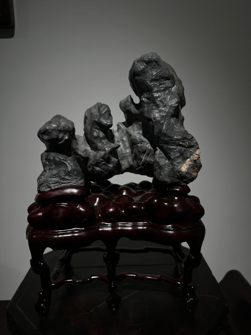 A piece of Qing Dynasty Lingbi stone Wenfang Mountain Wenfang Shanzi: Qing Dynasty Lingbi Stone Wenfang Mountain Wenfang Shanzi SIZE: H:38cm W:27cm T:17cm (The Dimensions Of All Batches Are Manually Measured.If You Need More Detailed Information, Please Contact Our