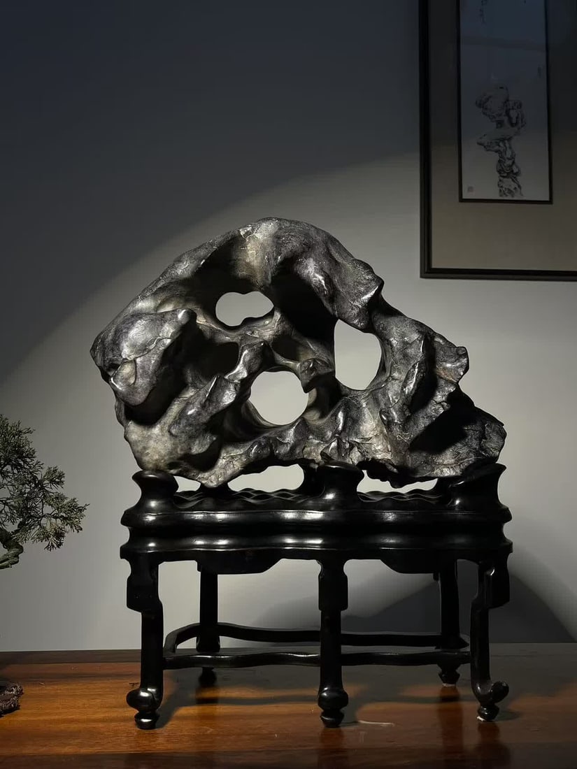 A piece of Taihu Lake stone Wenfang Shanzi in the Qing Dynasty: Qing Dynasty Taihu Lake Shiwenfang Shanzi SIZE: H:60cm W:53cm T:24cm (The Dimensions Of All Batches Are Manually Measured.If You Need More Detailed Information, Please Contact Our Customer Service Bef