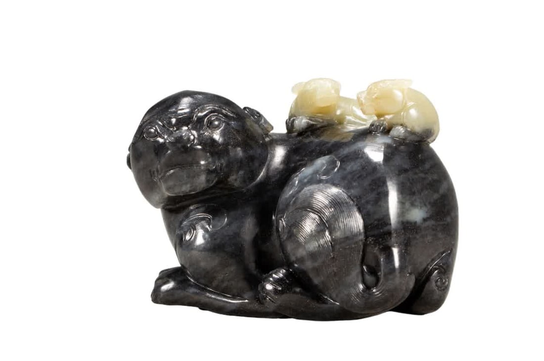 A Qing Dynasty Hetian jade ornament: Qing Dynasty Hetian jade ornaments SIZE: L:9cm W:7cm H:6cm (The Dimensions Of All Batches Are Manually Measured.If You Need More Detailed Information, Please Contact Our Customer Service Before Biddin