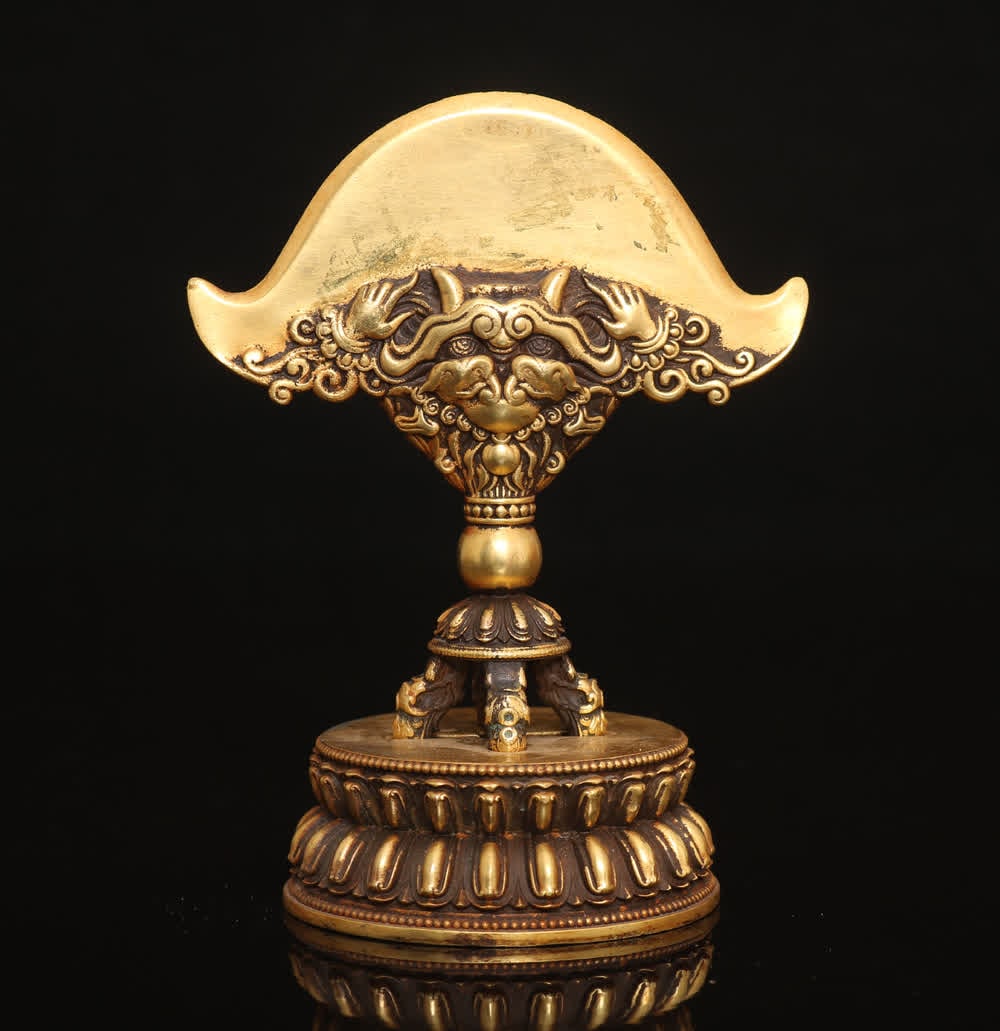 A purple copper gilt diamond axe knife ornament (1 of 9)