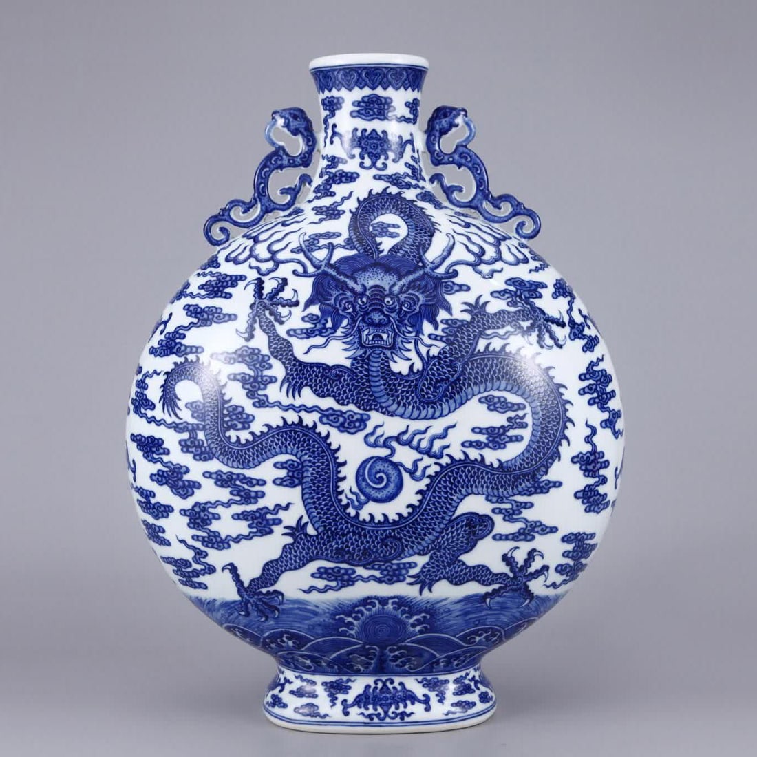 A Qing Qianlong blue and white cloud dragon pattern amphora flat bottle (1 of 9)