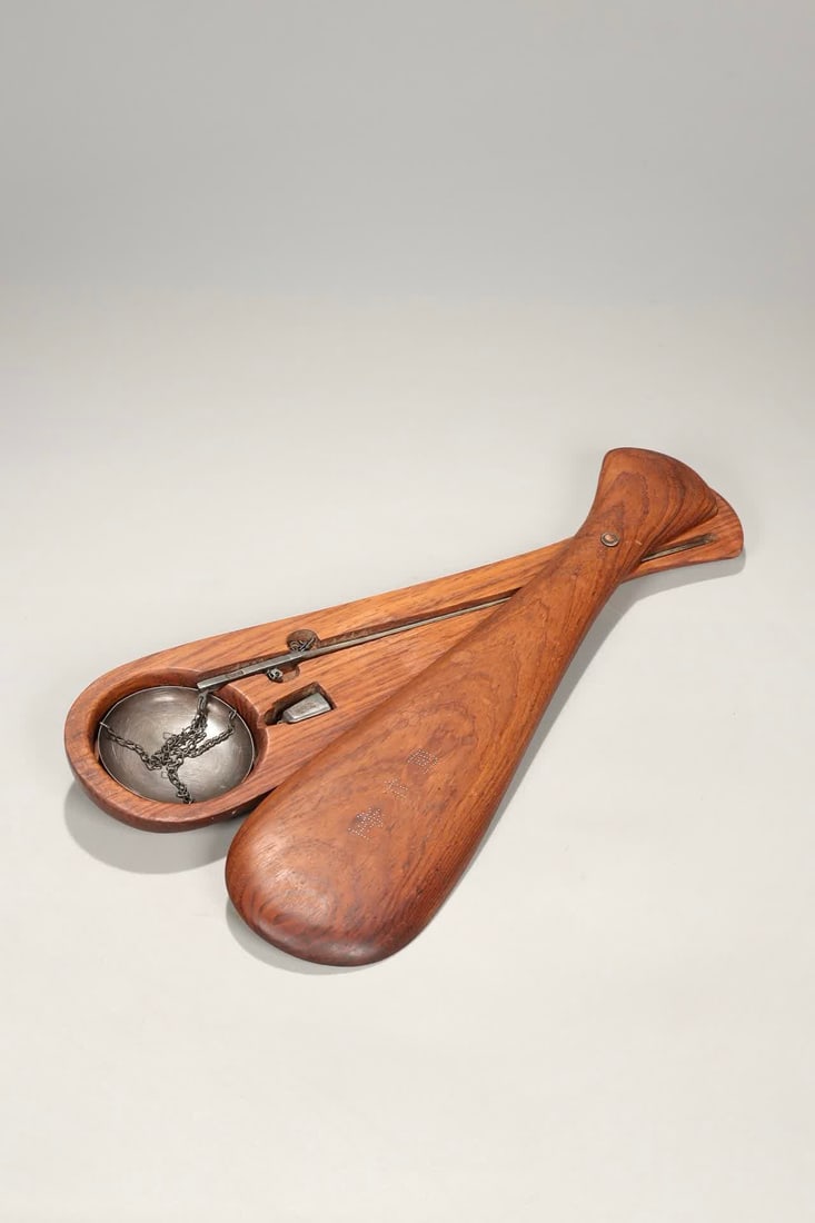 A piece of Qing Dynasty Hainan Huanghuali Tongrentang, Li Chun, patterned silver gram scale (1 of 9)