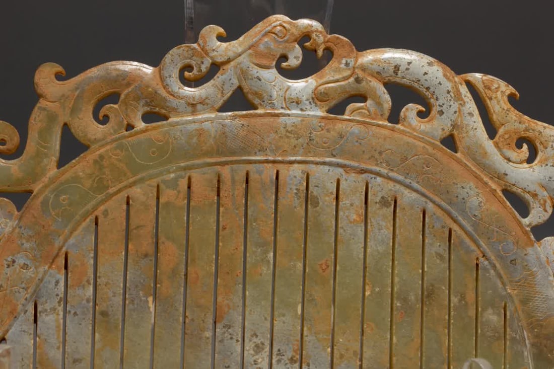 An ancient jade comb - 3