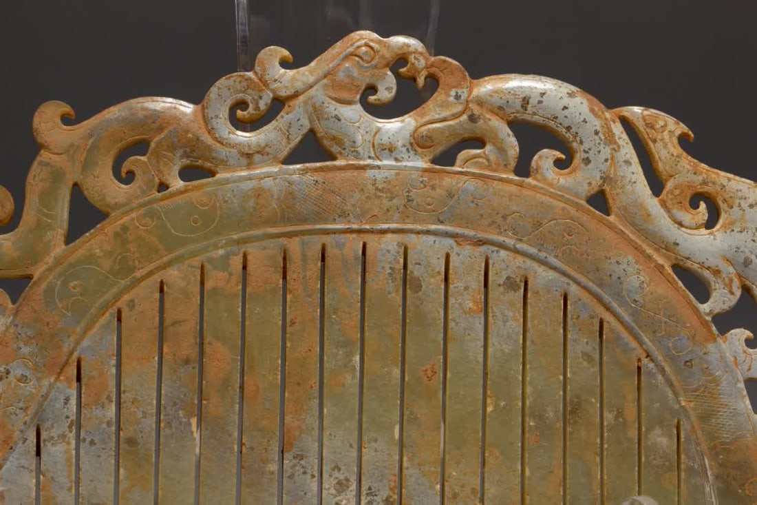 An ancient jade comb - 5