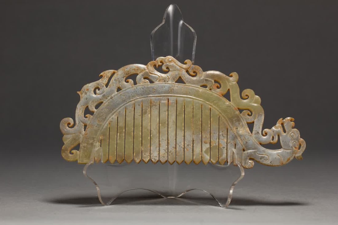 An ancient jade comb - 6