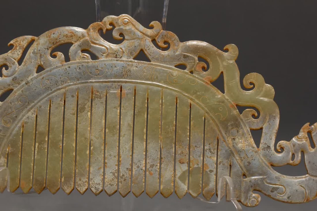 An ancient jade comb - 8