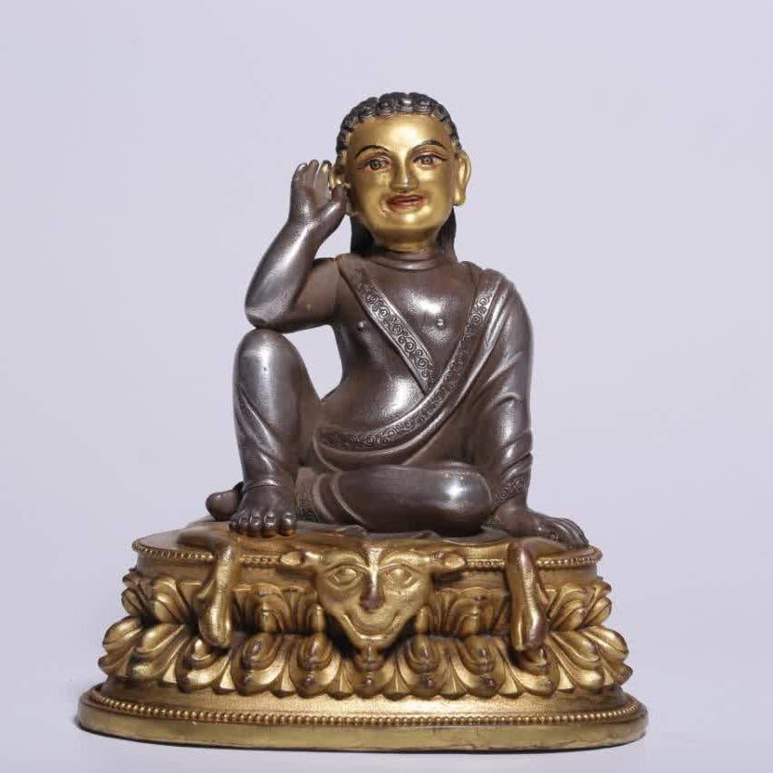 A seated statue of Milarepa in copper gilt and silver gilt in the Qing Dynasty: Qing Dynasty copper gilt silver gilt Milarepa seated statue SIZE: H:9.3cm L:9cm W:6cm W:398g (The Dimensions Of All Batches Are Manually Measured.If You Need More Detailed Information, Please