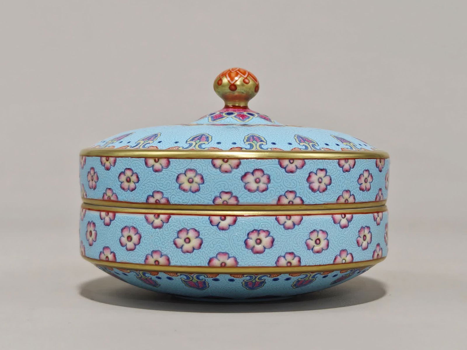 A Qing Dynasty Qianlong year enamel color pickled flower anchovy jewelry box (1 of 9)