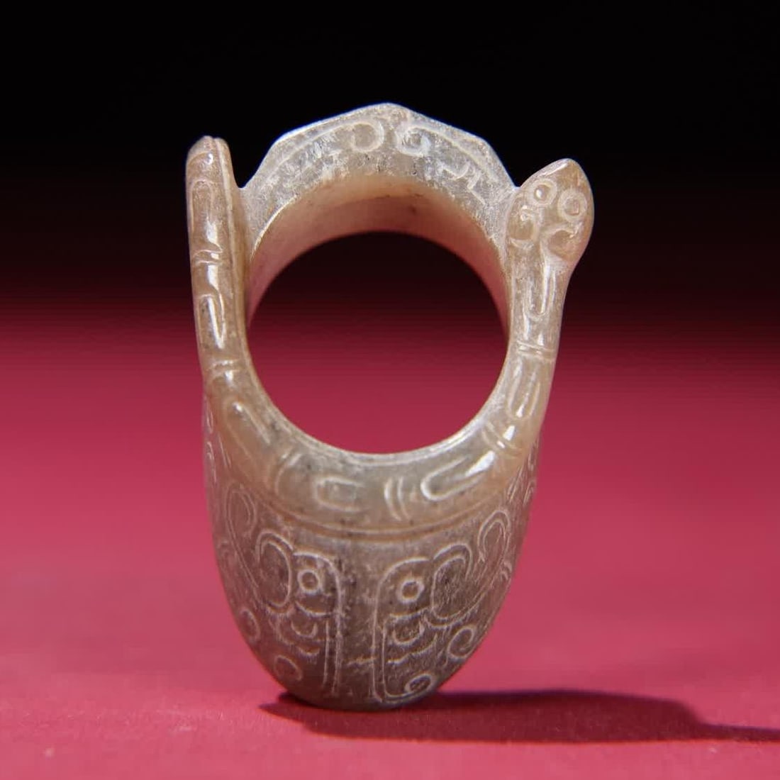 A piece of Han Dynasty jade sash: Han Dynasty jade sash SIZE: 47x33x17mm W: 25 grams (The Dimensions Of All Batches Are Manually Measured.If You Need More Detailed Information, Please Contact Our Customer Service Before Bidding.)